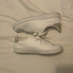 Time & Tru White Sneakers